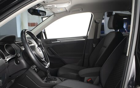 Volkswagen Tiguan II, 2018 год, 2 385 000 рублей, 8 фотография