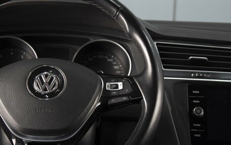 Volkswagen Tiguan II, 2018 год, 2 385 000 рублей, 13 фотография