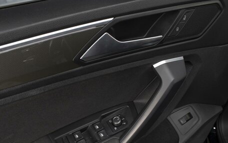 Volkswagen Tiguan II, 2018 год, 2 385 000 рублей, 17 фотография