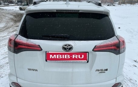 Toyota RAV4, 2018 год, 3 200 000 рублей, 2 фотография