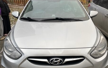 Hyundai Solaris II рестайлинг, 2012 год, 750 000 рублей, 1 фотография