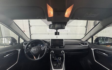 Toyota RAV4, 2019 год, 3 900 000 рублей, 6 фотография