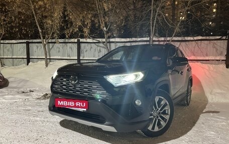 Toyota RAV4, 2019 год, 3 900 000 рублей, 2 фотография
