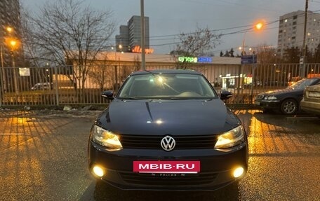 Volkswagen Jetta VI, 2011 год, 1 050 000 рублей, 2 фотография
