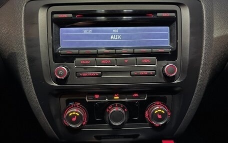 Volkswagen Jetta VI, 2011 год, 1 050 000 рублей, 17 фотография