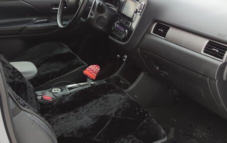 Mitsubishi Outlander III рестайлинг 3, 2012 год, 1 425 000 рублей, 8 фотография