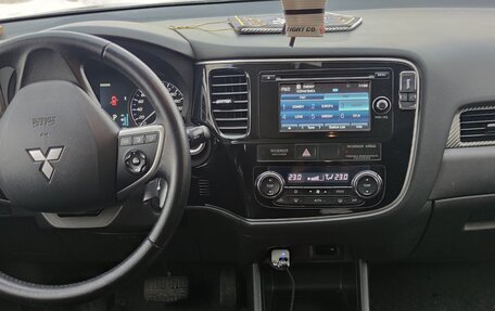 Mitsubishi Outlander III рестайлинг 3, 2012 год, 1 425 000 рублей, 12 фотография