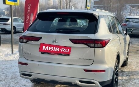 Mitsubishi Outlander, 2023 год, 3 890 000 рублей, 5 фотография
