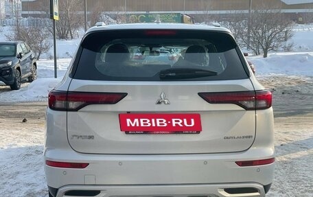 Mitsubishi Outlander, 2023 год, 3 890 000 рублей, 6 фотография