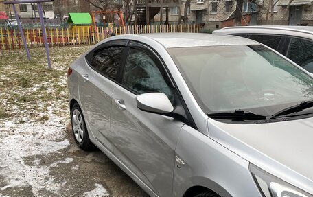 Hyundai Solaris II рестайлинг, 2012 год, 750 000 рублей, 3 фотография