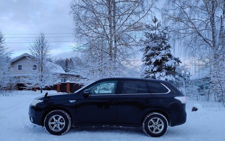 Mitsubishi Outlander III рестайлинг 3, 2013 год, 1 650 000 рублей, 2 фотография