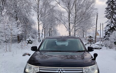 Mitsubishi Outlander III рестайлинг 3, 2013 год, 1 650 000 рублей, 14 фотография