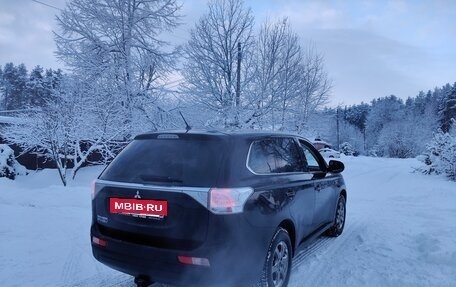 Mitsubishi Outlander III рестайлинг 3, 2013 год, 1 650 000 рублей, 4 фотография