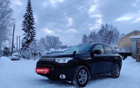 Mitsubishi Outlander III рестайлинг 3, 2013 год, 1 650 000 рублей, 10 фотография