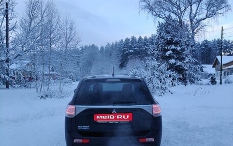 Mitsubishi Outlander III рестайлинг 3, 2013 год, 1 650 000 рублей, 5 фотография