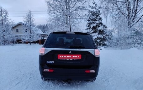 Mitsubishi Outlander III рестайлинг 3, 2013 год, 1 650 000 рублей, 8 фотография