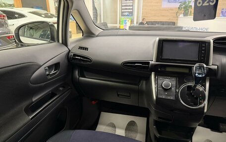 Toyota Wish II, 2014 год, 1 719 000 рублей, 14 фотография