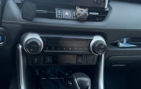 Toyota RAV4, 2021 год, 4 500 000 рублей, 13 фотография