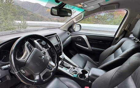 Mitsubishi Pajero Sport III рестайлинг, 2017 год, 2 600 000 рублей, 4 фотография