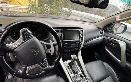 Mitsubishi Pajero Sport III рестайлинг, 2017 год, 2 600 000 рублей, 5 фотография