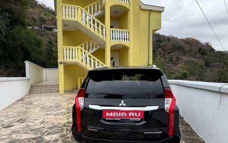 Mitsubishi Pajero Sport III рестайлинг, 2017 год, 2 600 000 рублей, 3 фотография