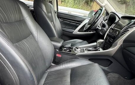 Mitsubishi Pajero Sport III рестайлинг, 2017 год, 2 600 000 рублей, 9 фотография