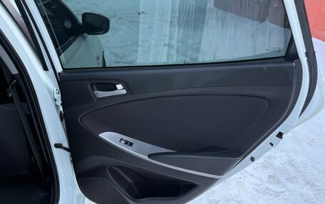 Hyundai Solaris II рестайлинг, 2015 год, 1 100 000 рублей, 19 фотография