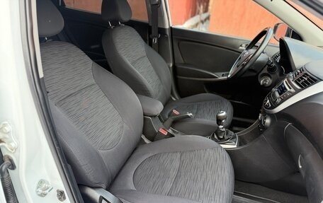 Hyundai Solaris II рестайлинг, 2015 год, 1 100 000 рублей, 20 фотография