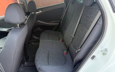 Hyundai Solaris II рестайлинг, 2015 год, 1 100 000 рублей, 27 фотография