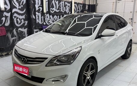 Hyundai Solaris II рестайлинг, 2015 год, 1 100 000 рублей, 31 фотография
