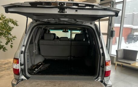 Toyota Land Cruiser 100 рестайлинг 2, 2006 год, 1 849 000 рублей, 7 фотография