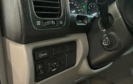 Toyota Land Cruiser 100 рестайлинг 2, 2006 год, 1 849 000 рублей, 12 фотография