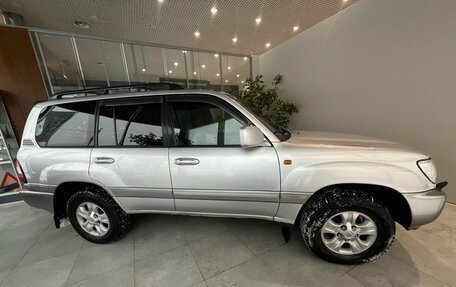Toyota Land Cruiser 100 рестайлинг 2, 2006 год, 1 849 000 рублей, 2 фотография