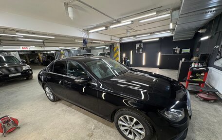 Mercedes-Benz E-Класс, 2019 год, 2 150 000 рублей, 3 фотография