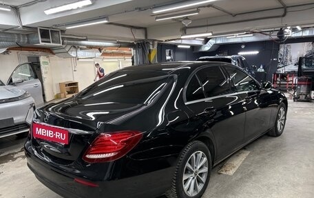 Mercedes-Benz E-Класс, 2019 год, 2 150 000 рублей, 7 фотография
