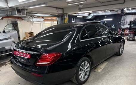 Mercedes-Benz E-Класс, 2019 год, 2 150 000 рублей, 8 фотография