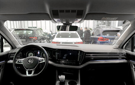 Volkswagen Touareg III, 2018 год, 4 550 000 рублей, 17 фотография