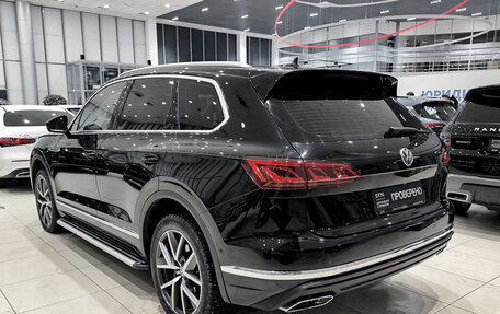 Volkswagen Touareg III, 2018 год, 4 550 000 рублей, 8 фотография