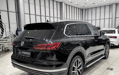 Volkswagen Touareg III, 2018 год, 4 550 000 рублей, 6 фотография