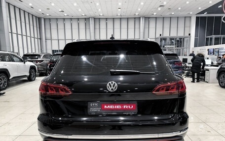 Volkswagen Touareg III, 2018 год, 4 550 000 рублей, 7 фотография