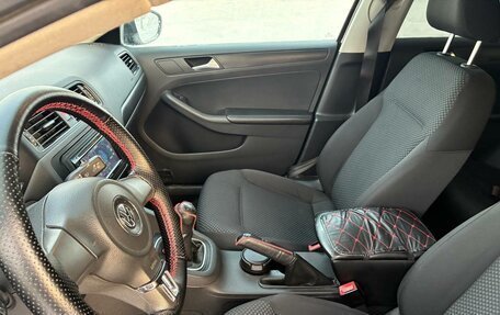 Volkswagen Jetta VI, 2013 год, 1 000 001 рублей, 6 фотография