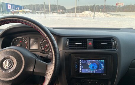 Volkswagen Jetta VI, 2013 год, 1 000 001 рублей, 10 фотография