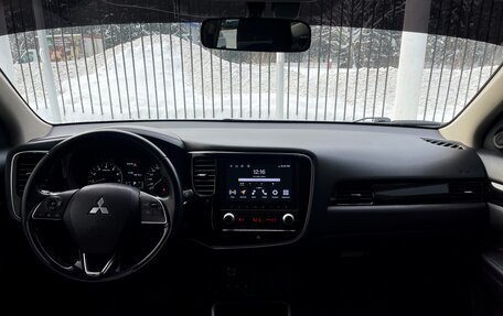 Mitsubishi Outlander III рестайлинг 3, 2021 год, 2 519 000 рублей, 10 фотография
