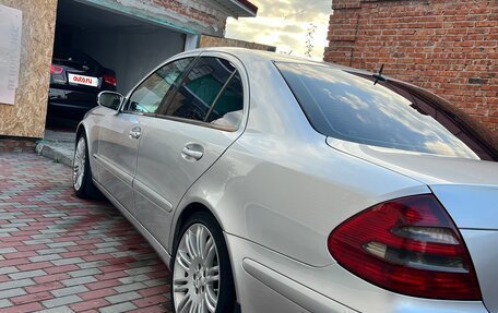 Mercedes-Benz E-Класс, 2004 год, 750 000 рублей, 5 фотография