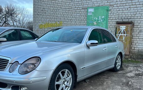 Mercedes-Benz E-Класс, 2004 год, 750 000 рублей, 6 фотография