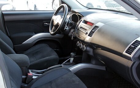 Mitsubishi Outlander III рестайлинг 3, 2008 год, 949 000 рублей, 10 фотография