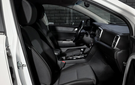 KIA Sportage IV рестайлинг, 2020 год, 2 705 000 рублей, 10 фотография