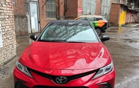 Toyota Camry, 2021 год, 3 250 000 рублей, 2 фотография