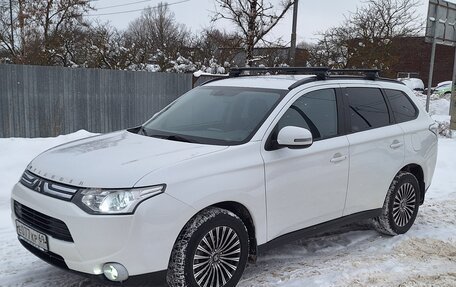 Mitsubishi Outlander III рестайлинг 3, 2012 год, 1 200 000 рублей, 3 фотография