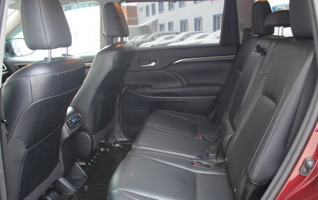 Toyota Highlander III, 2014 год, 2 570 000 рублей, 21 фотография